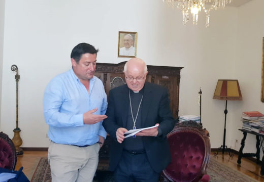 O alcalde de Boqueixón reúnese co arcebispo de Santiago para tratar a ampliación da cesión da Casa Reitoral de Lestedo